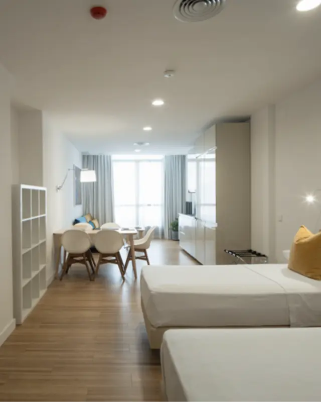 Apartamento con salón y cocina